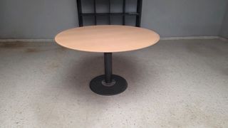 Mesa redonda de reuniones grande