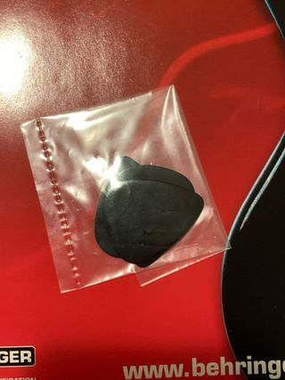 Guía Método Bajo Behringer Ultrabass con Púas