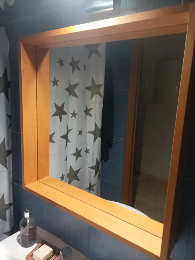 Espejo y estante de baño madera