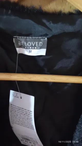 Parka negra de pelo sintético