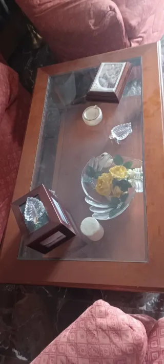 Mesa de centro de madera y cristal