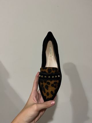 Zapatos planos leopardo y tachuelas talla 38