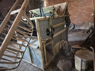 Abentadora antigua de madera y metal