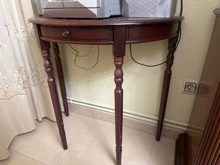 Mesa auxiliar de madera