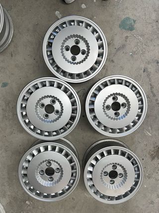 5 Llantas de aleación marca Renault 14 pulgadas