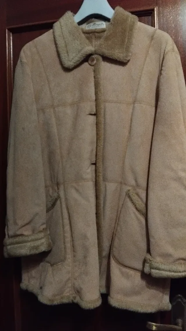 Chaqueta beige y marrón