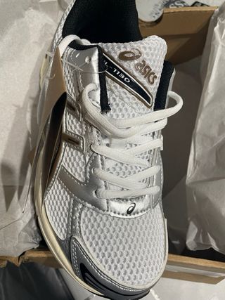 Deportivas Asics Plata y Blanco