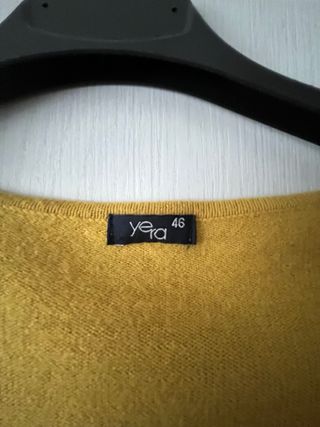 Chaqueta amarilla de punto
