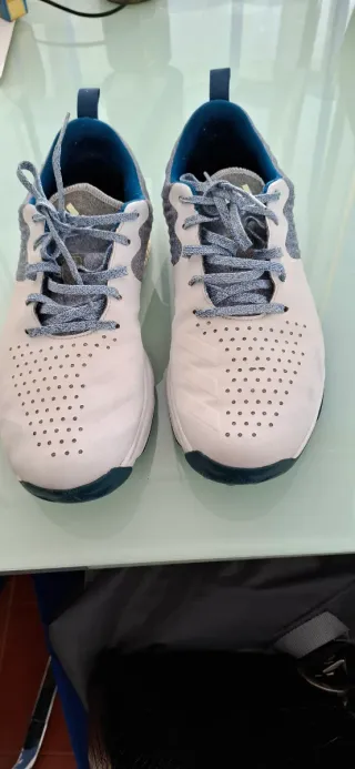 2 pares de Zapatillas Fila Azul  46, y  adidas 45