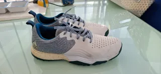 2 pares de Zapatillas Fila Azul  46, y  adidas 45