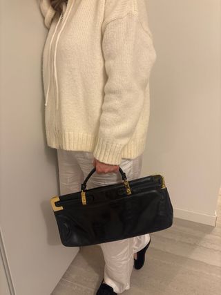 Borsa vintage nera con dettagli oro