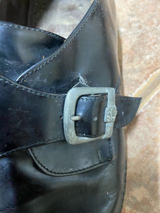 Zapatos de vestir negros con hebilla