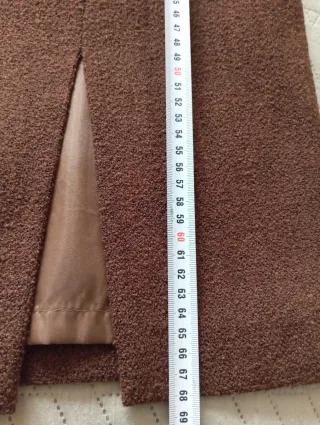 Falda lana marrón detalle frontal