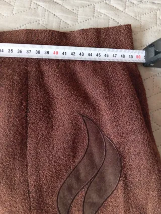 Falda lana marrón detalle frontal