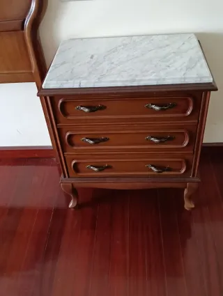 Cómoda, espejo, cabecero y 2 mesitas
