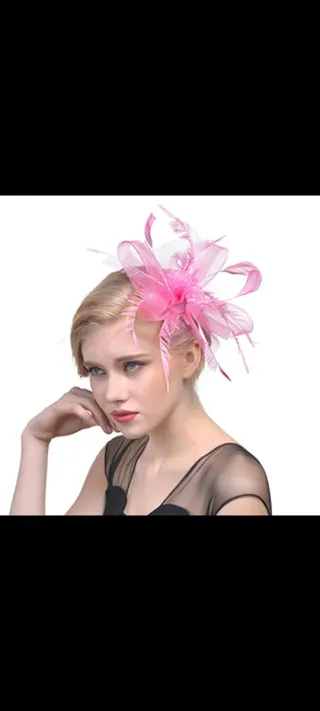 Tocado rosa con plumas y tul