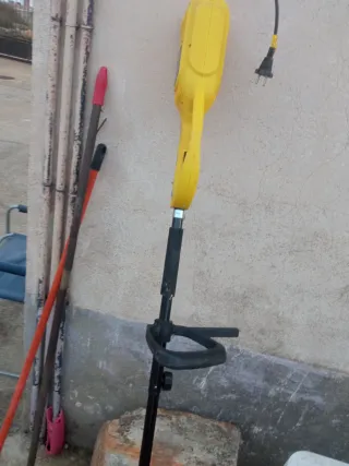 Desbrozadora y cortasetos a gasolina