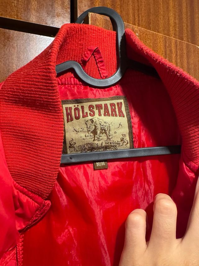 Chaqueta de plumas roja