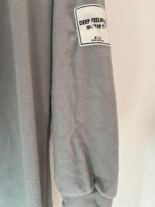 Sudadera larga gris con capucha