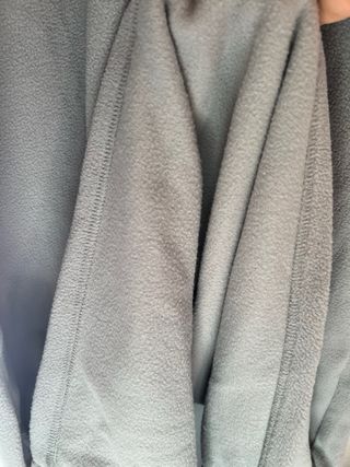 Sudadera larga gris con capucha