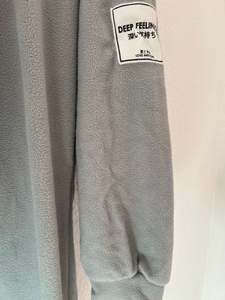 Sudadera larga gris con capucha