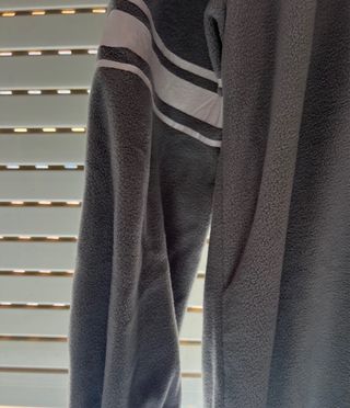 Sudadera larga gris con capucha