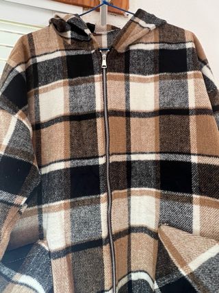 Sudadera larga a cuadros con capucha