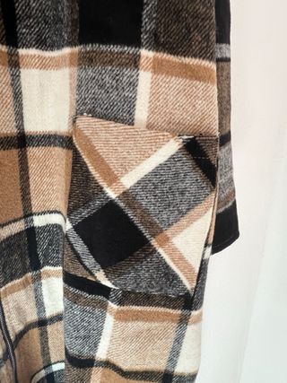 Sudadera larga a cuadros con capucha