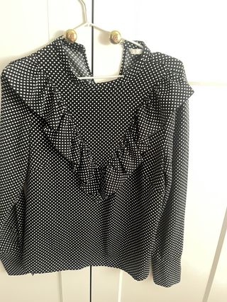 Camisa de lunares negra y blanca