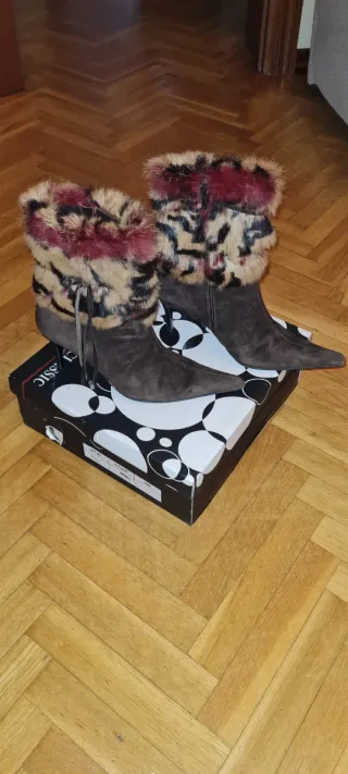 Botines ante marrón con pelo