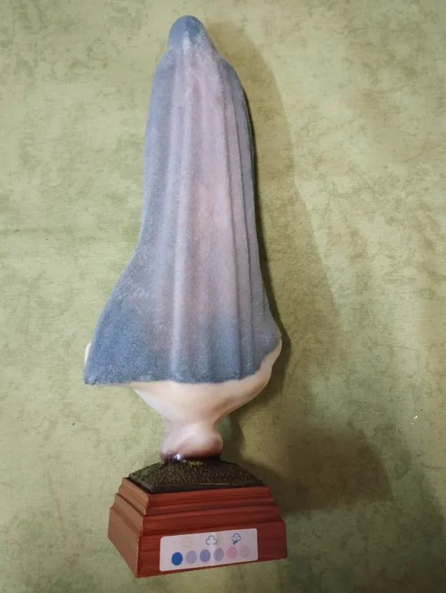 Figura Virgen de Fátima con palomas