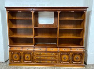 Mesa comedor y 4 sillas estilo clásico y mueble