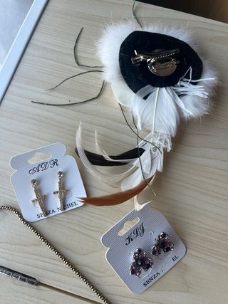 Lote bisutería: collar oso, pendientes, tocado...