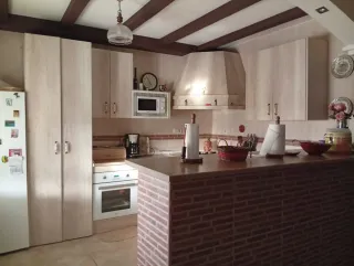 Casa rural en Martos con terraza, piscina, olivos.