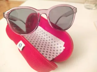 Gafas de sol infantiles moradas