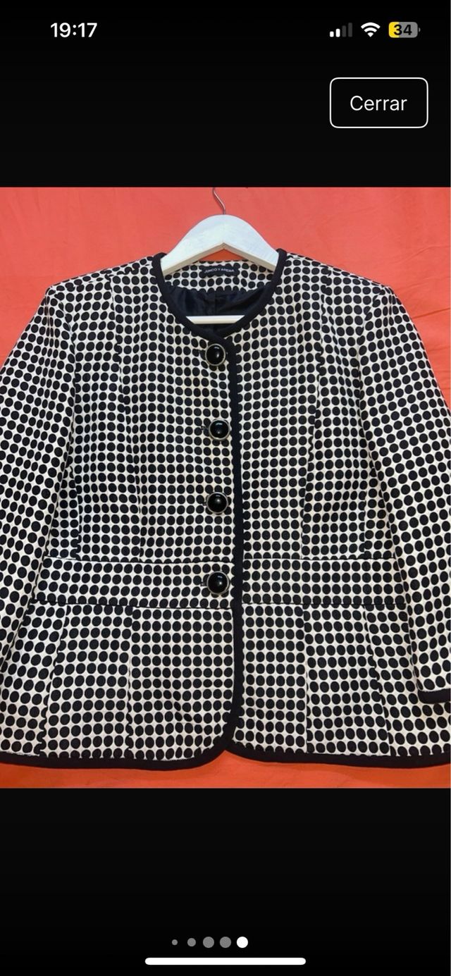 Chaqueta entallada topos blanco y negro