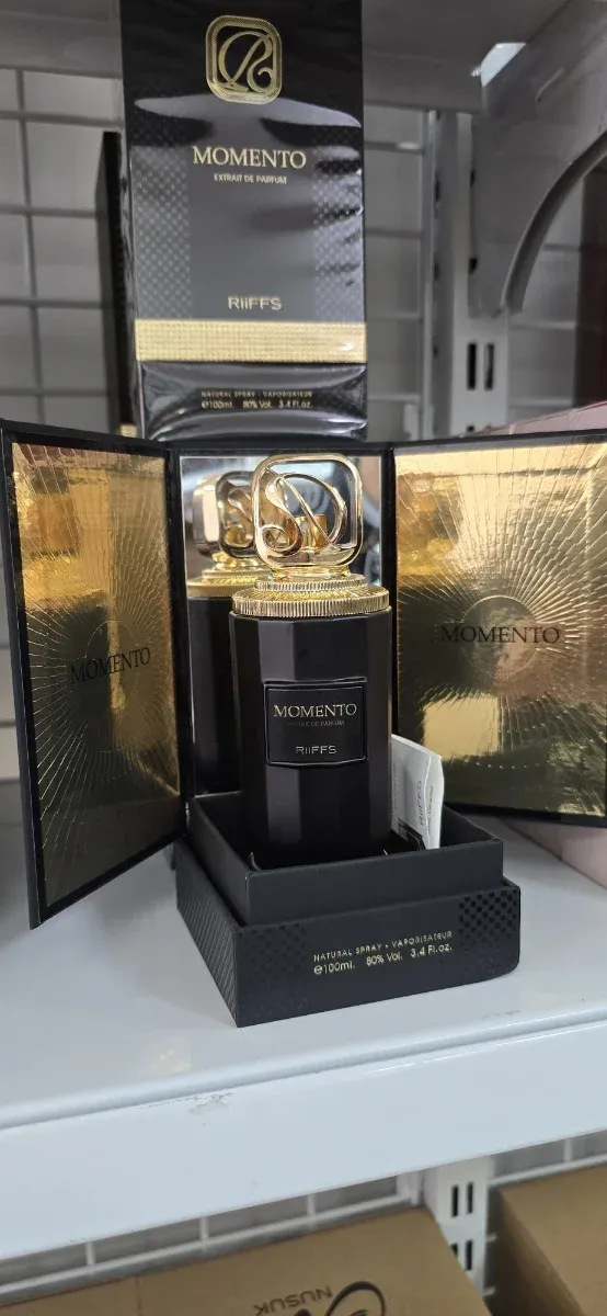 Perfume Momento Riiffs Negro y Dorado