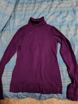 Jersey cuello alto morado talla M