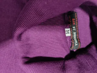 Jersey cuello alto morado talla M
