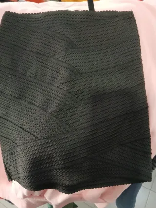 Falda mini negra texturizada
