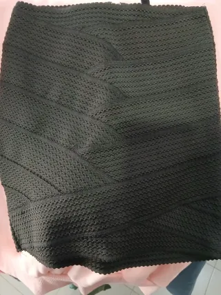 Falda mini negra texturizada