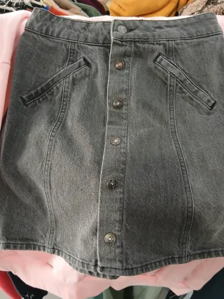 Falda vaquera gris corta