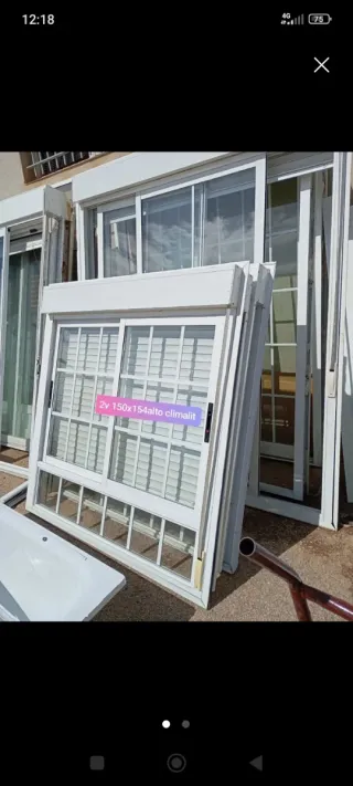 Ventanas de aluminio blancas