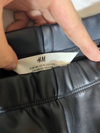 Pantalones negros efecto piel