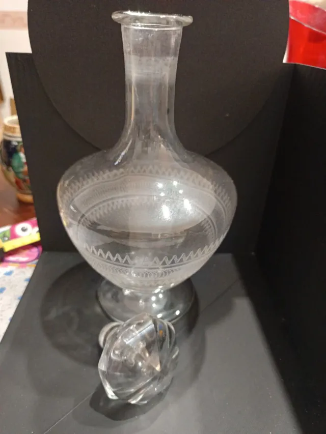 Caraffa vintage in cristallo inciso