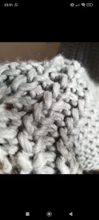 Bufanda de punto gris