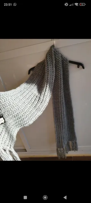 Bufanda de punto gris