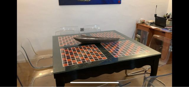 Mesa de mosaico y 8 sillas salón