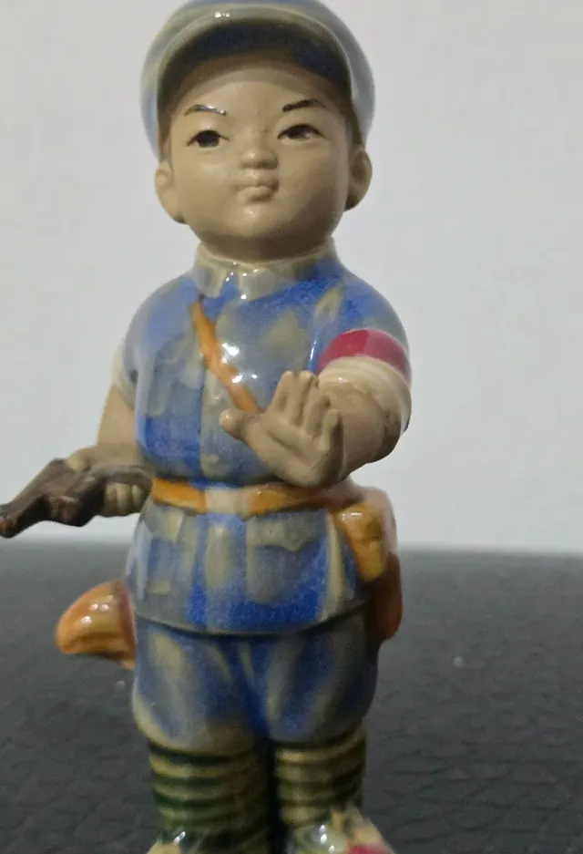 Estatuilla de porcelana China 1960