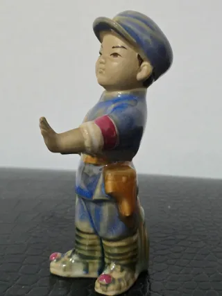 Estatuilla de porcelana China 1960